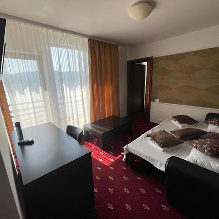 Melin Residence Оршова Экстерьер фото